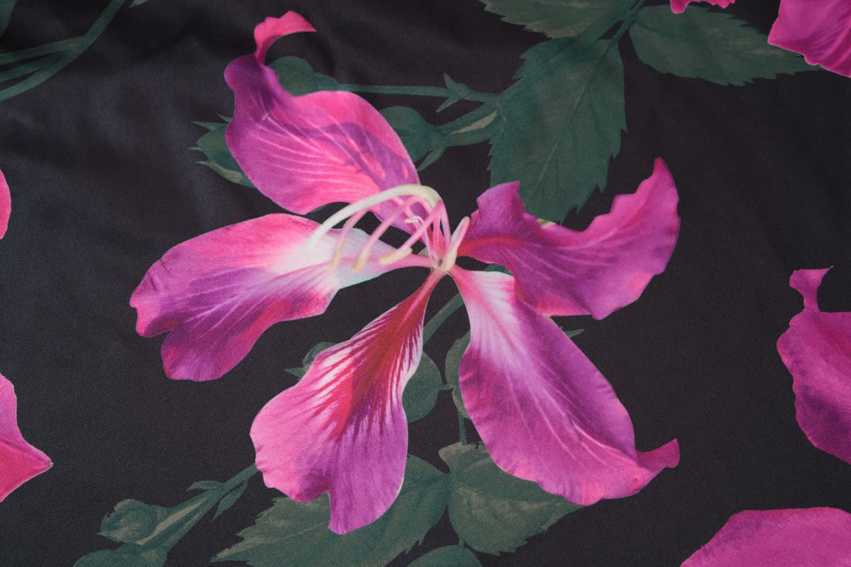 花柄 ファッション 華麗なユリ模様のロングワンピース