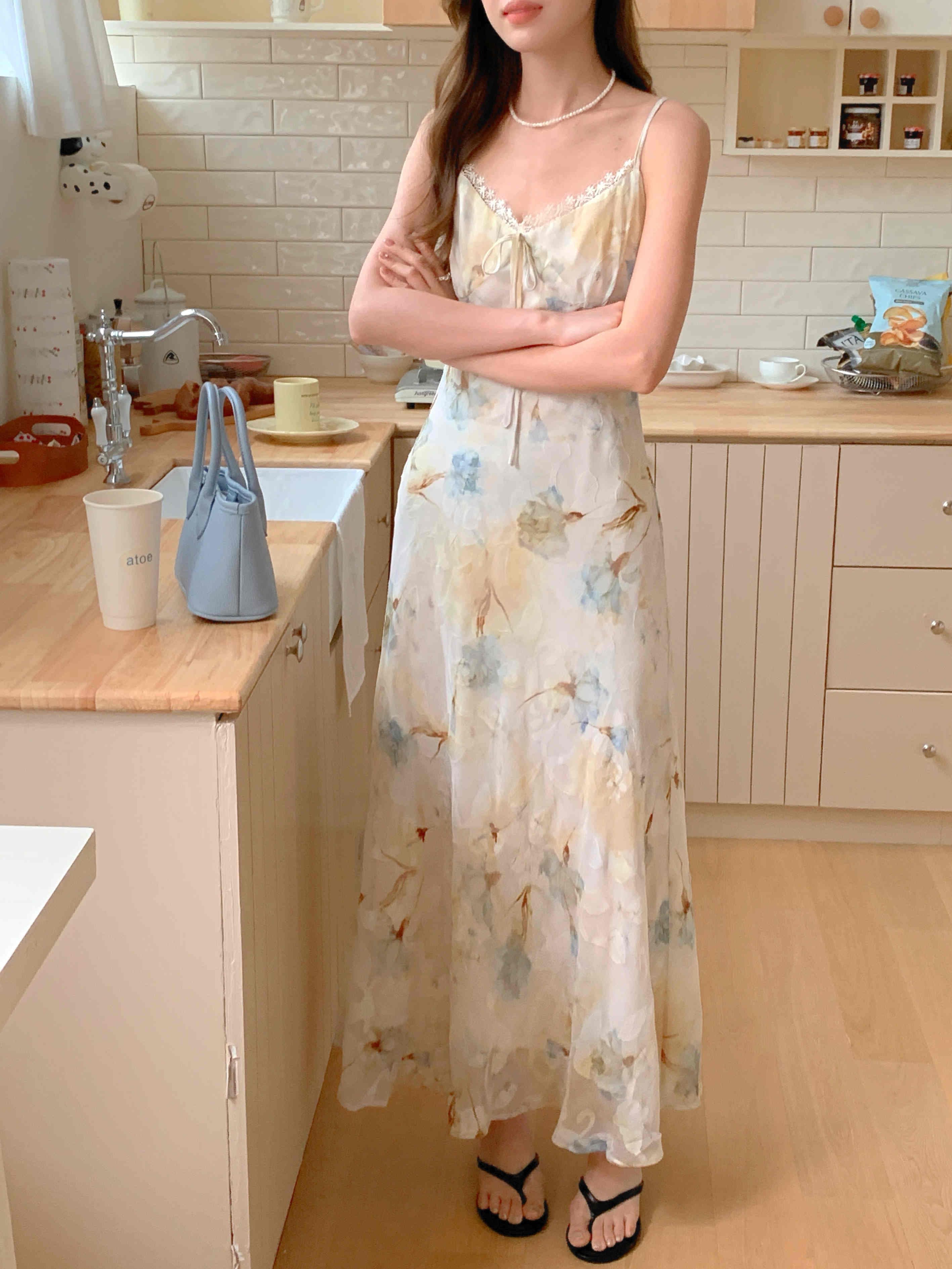花柄 ファッション 2025年夏 優雅な花柄キャミソールワンピース