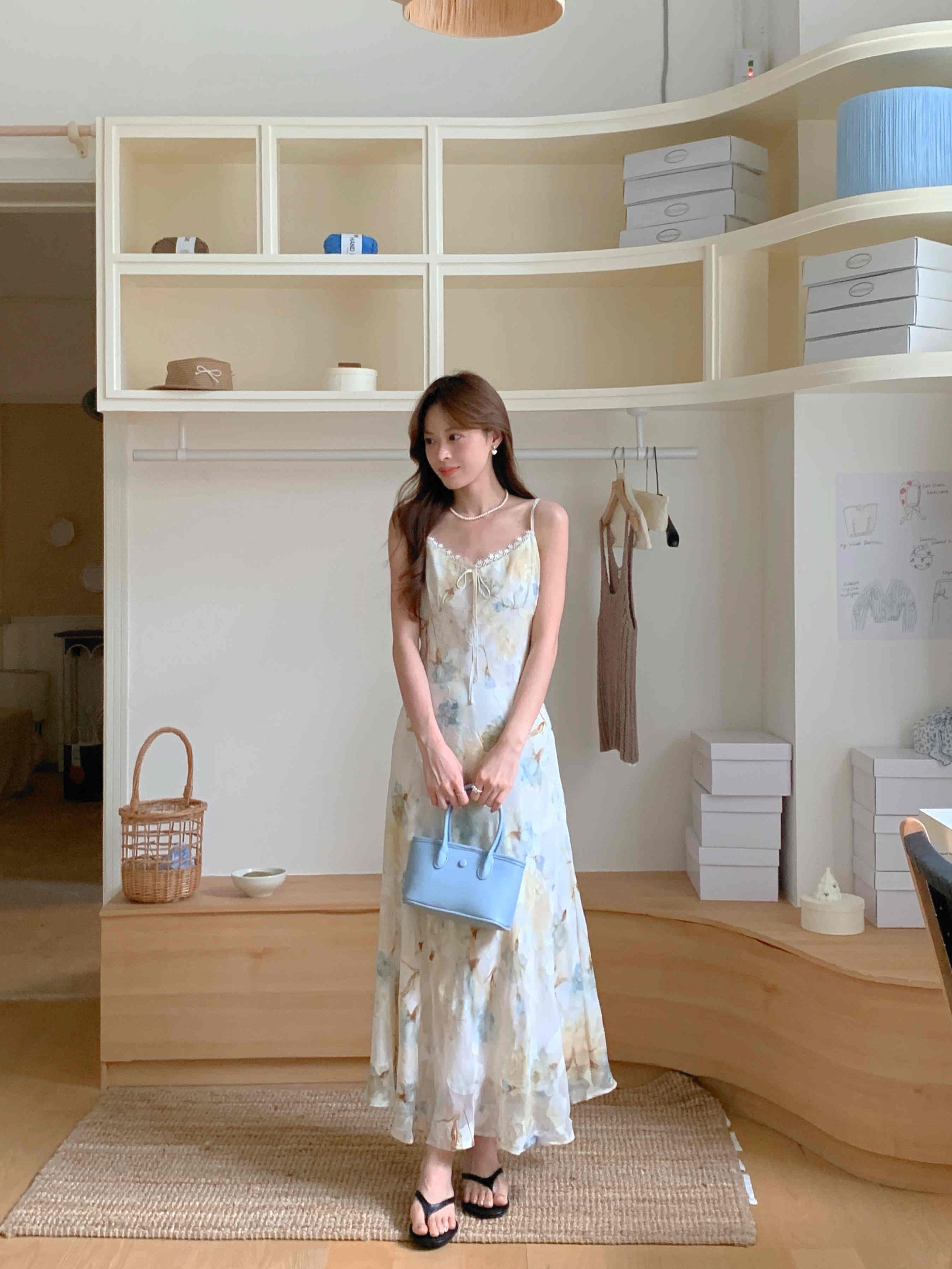 花柄 ファッション 2025年夏 優雅な花柄キャミソールワンピース