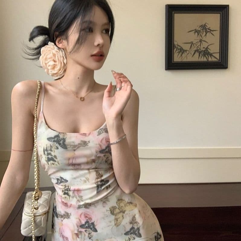 花柄 ファッション 蝶々と薔薇の優美なキャミワンピース