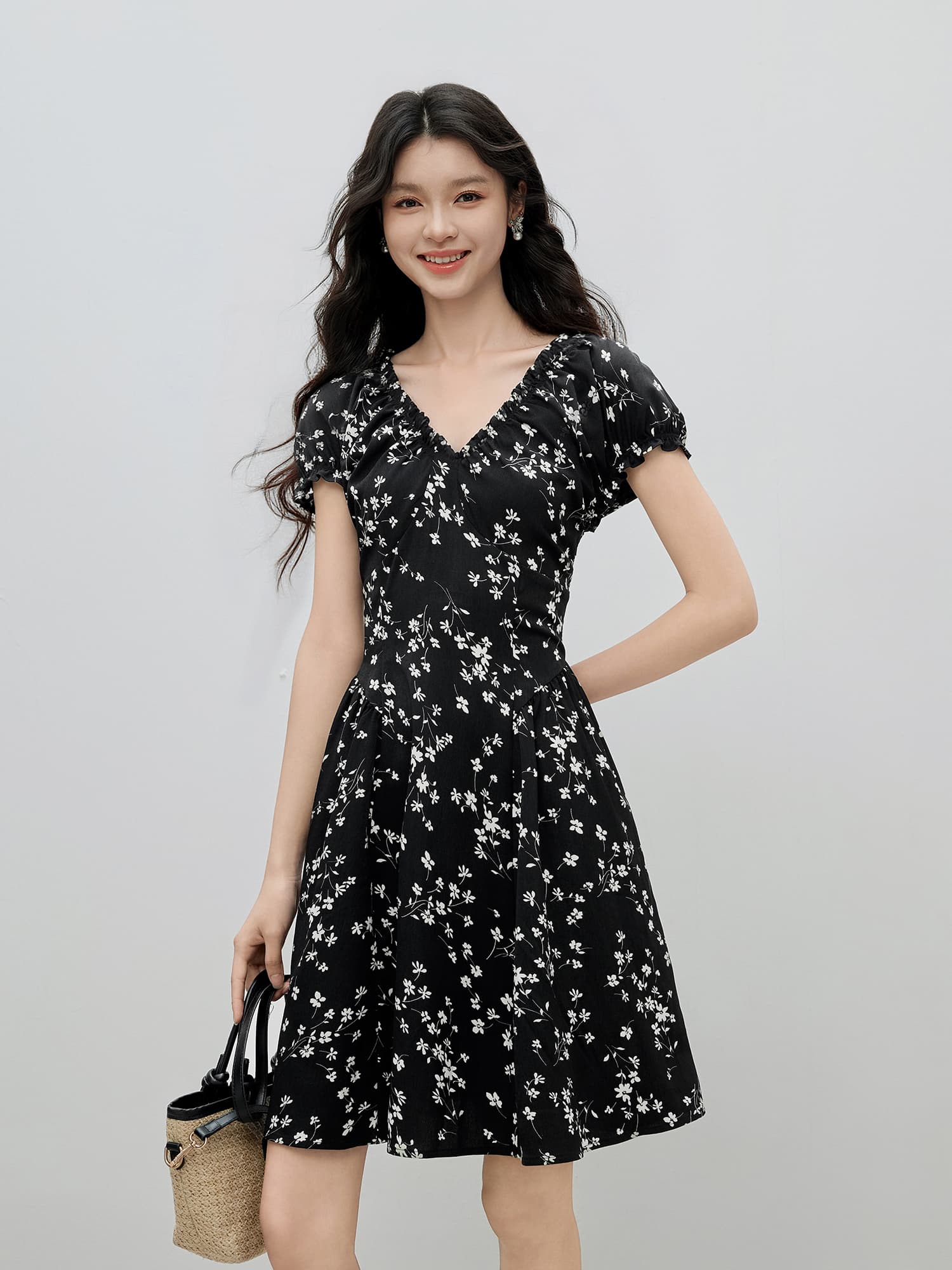 花柄 ファッション 雅やか小花舞う優美ワンピース