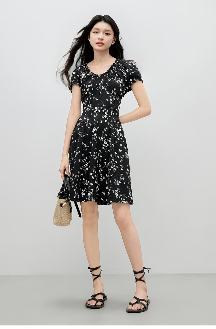 花柄 ファッション 雅やか小花舞う優美ワンピース