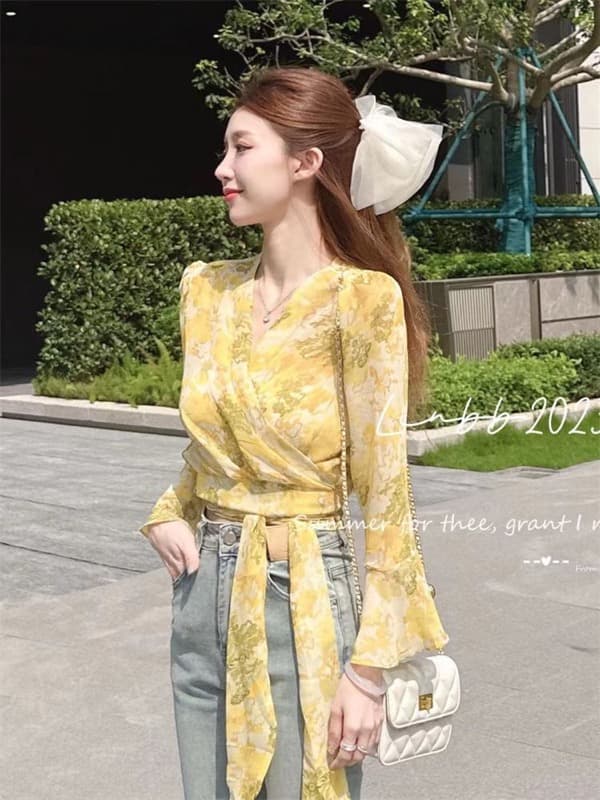 花柄 ファッション 春色花柄 Vネックフレア袖ブラウス 細身レディース