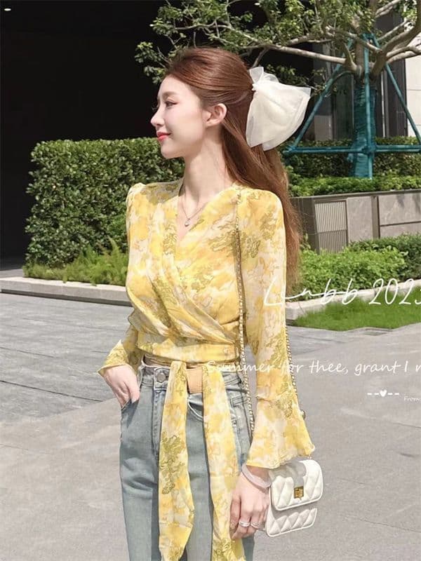 花柄 ファッション 春色花柄 Vネックフレア袖ブラウス 細身レディース