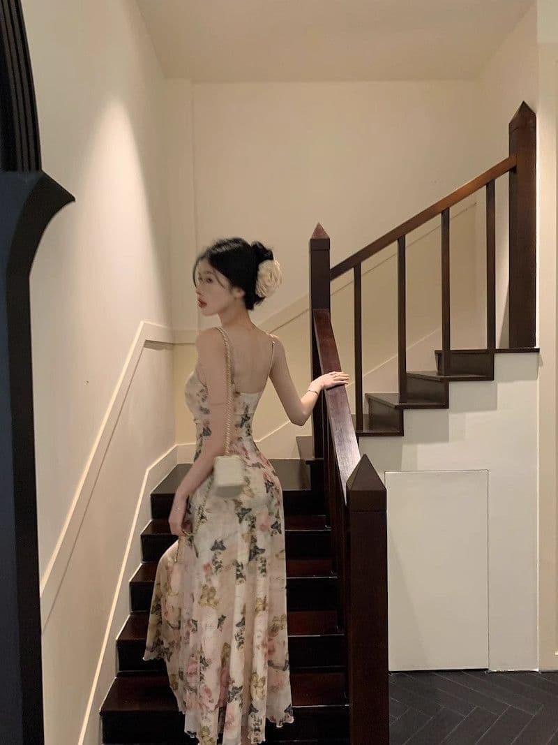 花柄 ファッション 蝶々と薔薇の優美なキャミワンピース