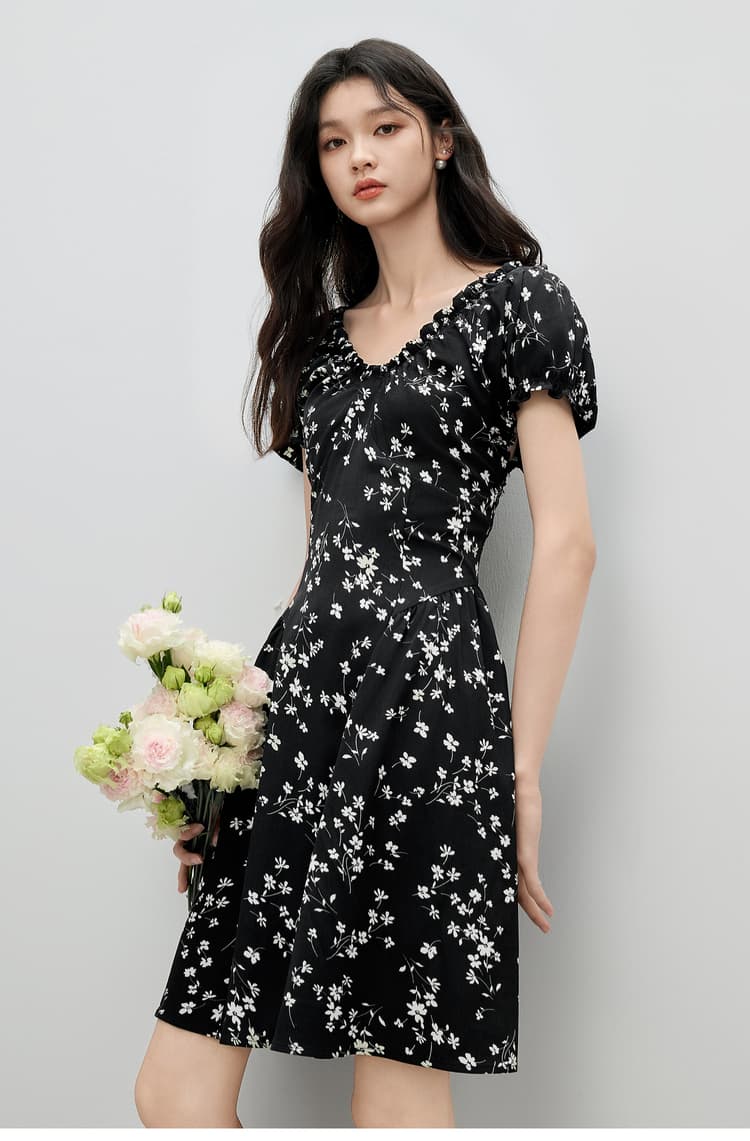 花柄 ファッション 雅やか小花舞う優美ワンピース