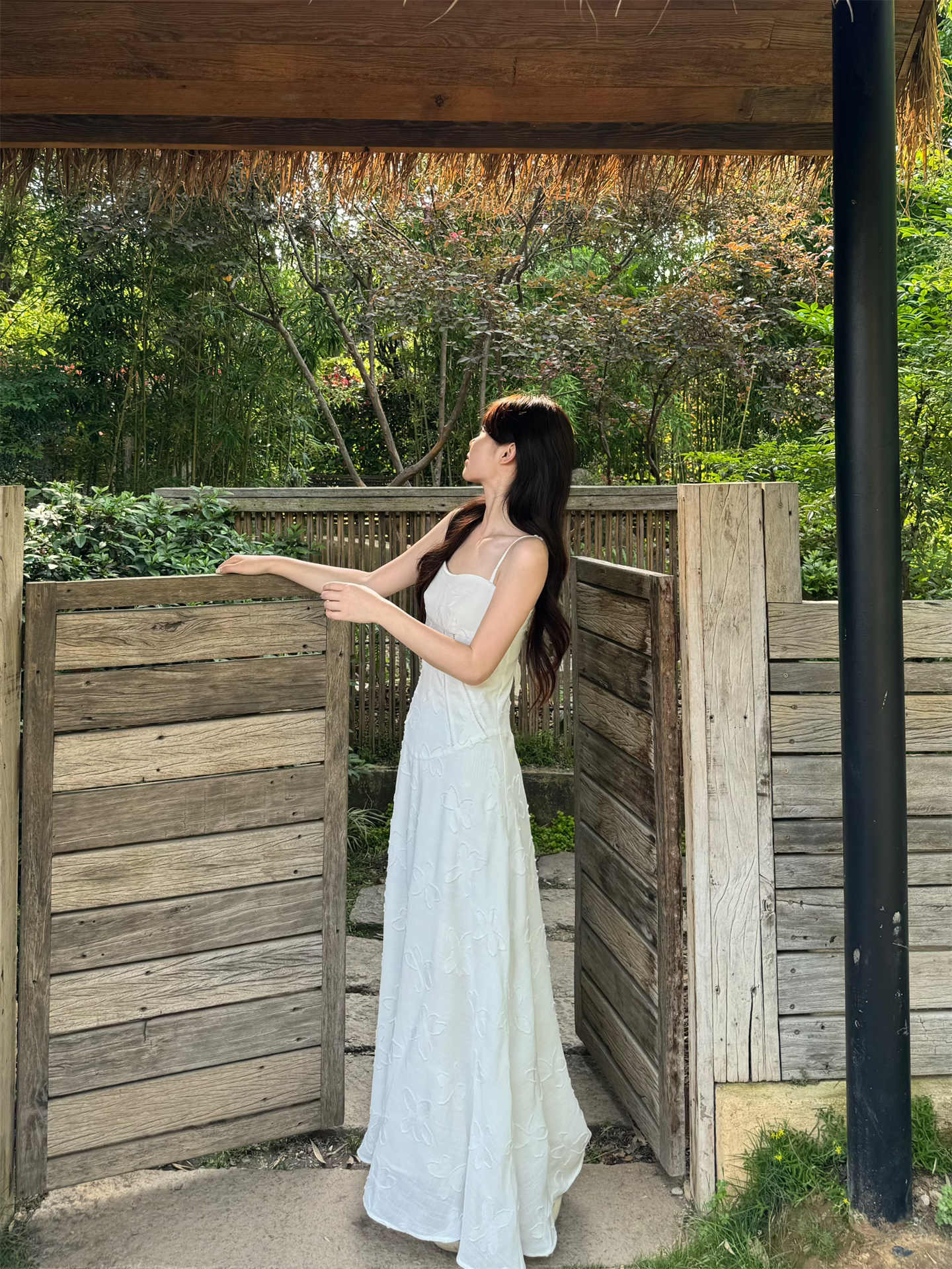 花柄 ファッション 2025年夏 優雅な花模様 キャミソールワンピース