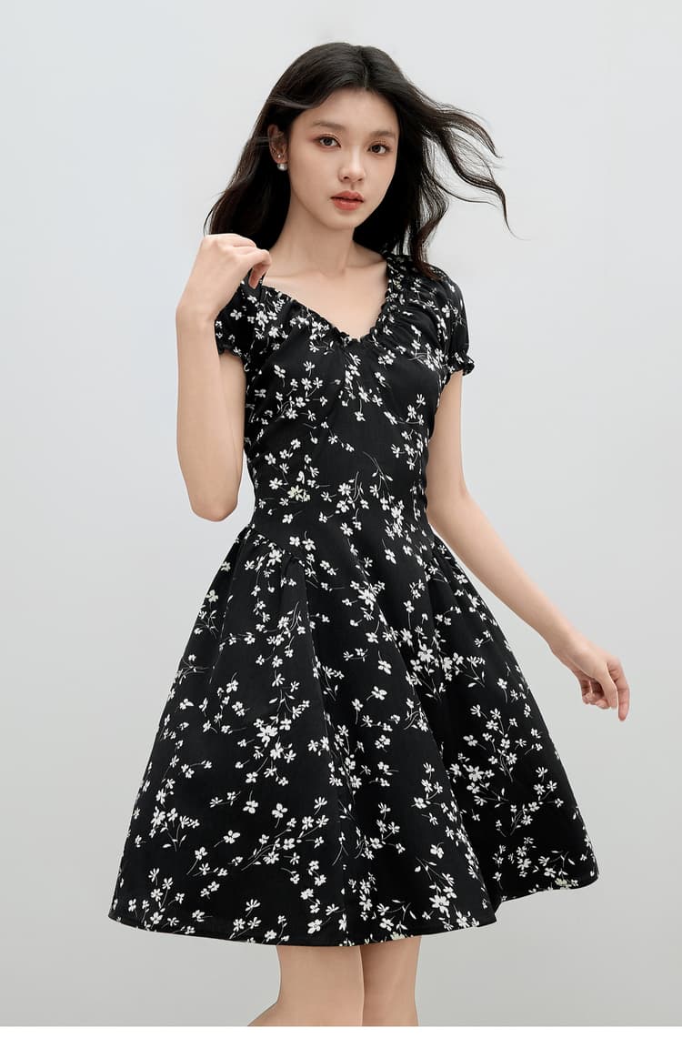 花柄 ファッション 雅やか小花舞う優美ワンピース