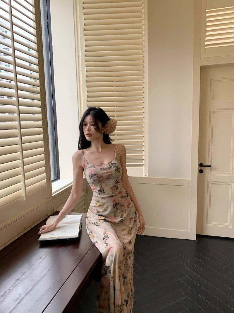 花柄 ファッション 蝶々と薔薇の優美なキャミワンピース