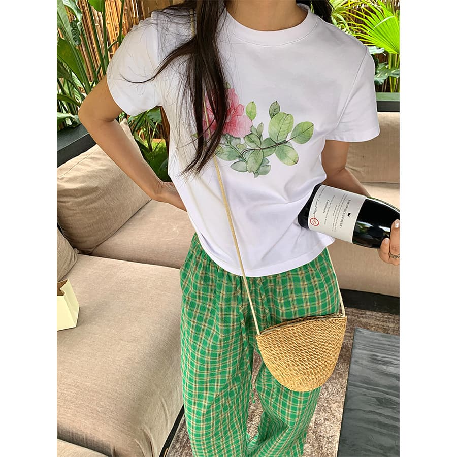花柄 ファッション 優美な一輪薔薇の水彩画Tシャツ